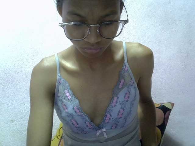 Yalane live cam on BongaCams