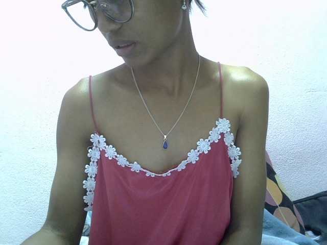 Yalane live cam on BongaCams