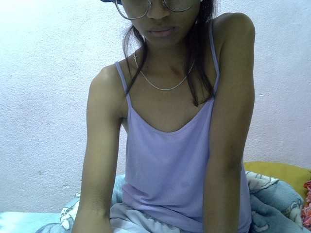 Yalane live cam on BongaCams