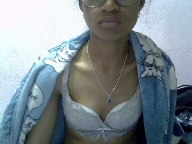 Yalane live cam on BongaCams
