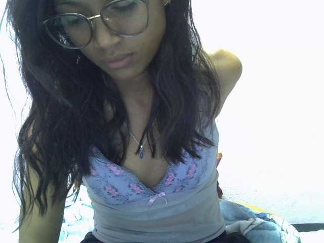 Yalane live cam on BongaCams