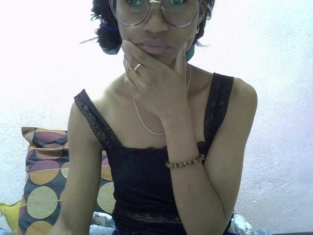 Yalane live cam on BongaCams