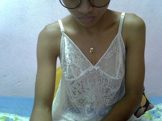 Yalane live cam on BongaCams