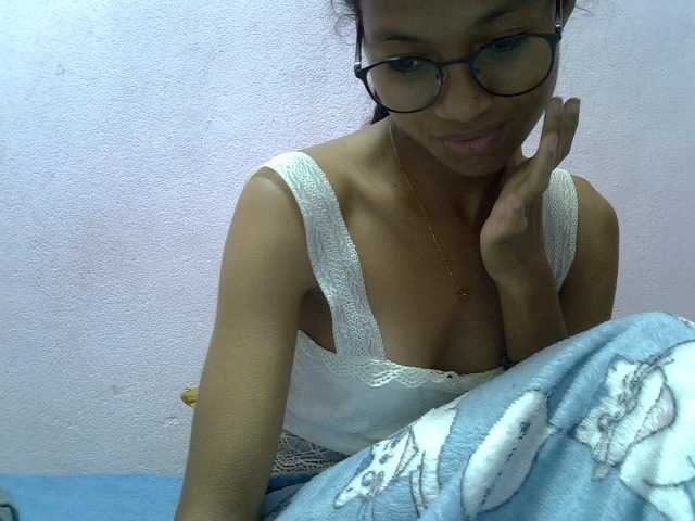 Yalane live cam on BongaCams