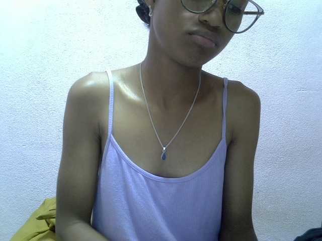 Yalane live cam on BongaCams
