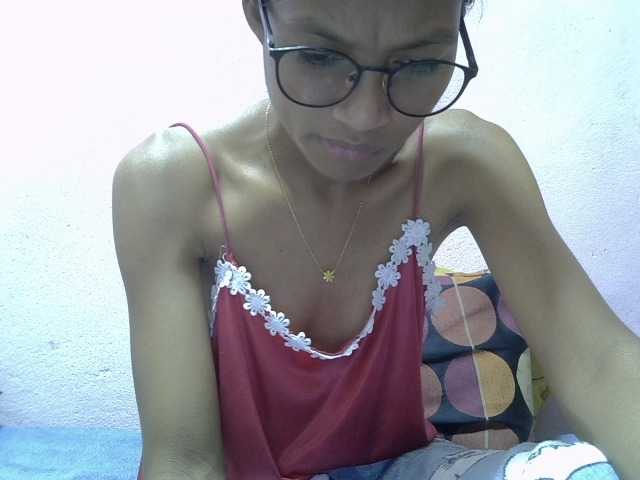 Yalane live cam on BongaCams