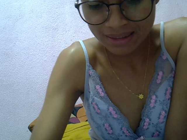 Yalane live cam on BongaCams