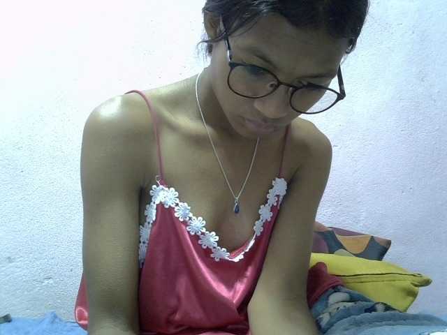 Yalane live cam on BongaCams