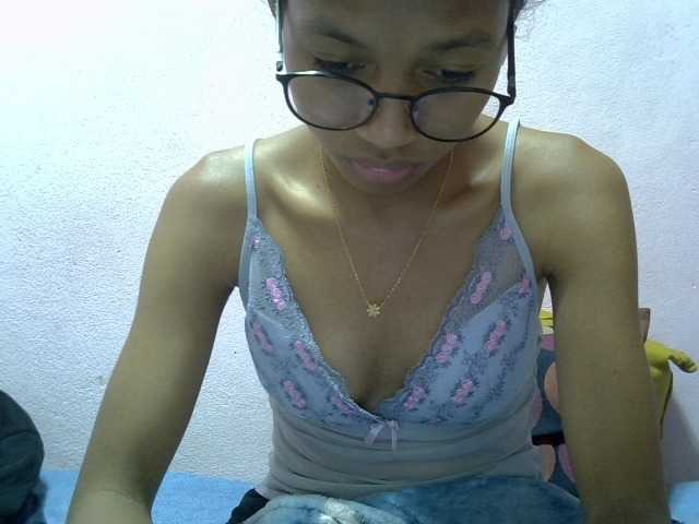 Yalane live cam on BongaCams