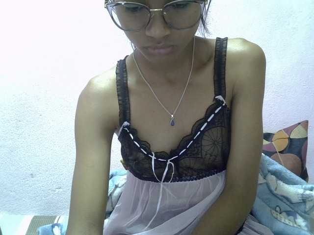 Yalane live cam on BongaCams