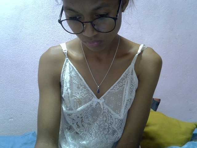 Yalane live cam on BongaCams