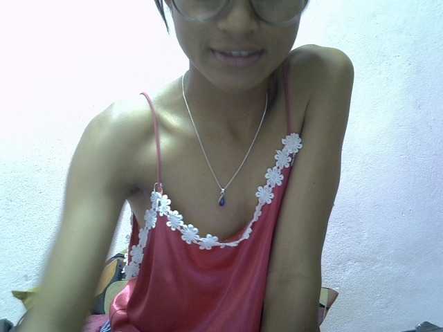 Yalane live cam on BongaCams