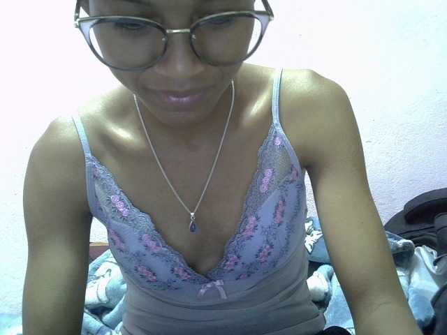 Yalane live cam on BongaCams