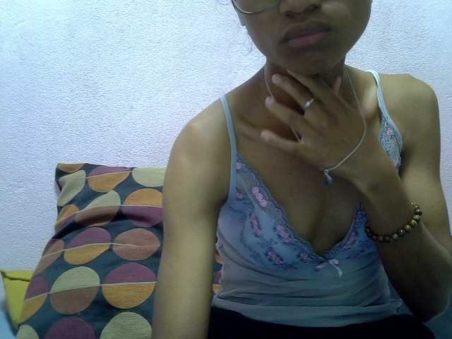 Yalane live cam on BongaCams