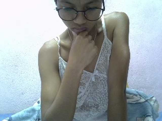 Yalane live cam on BongaCams
