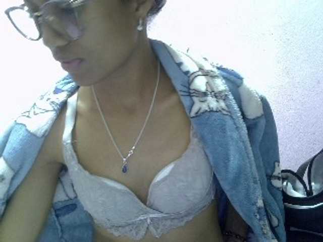 Yalane live cam on BongaCams