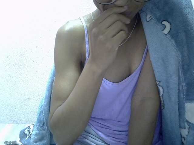 Yalane live cam on BongaCams