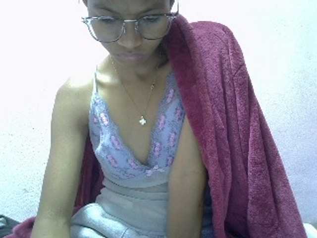 Yalane live cam on BongaCams