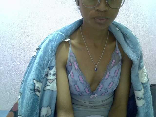 Yalane live cam on BongaCams
