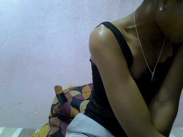 Yalane live cam on BongaCams