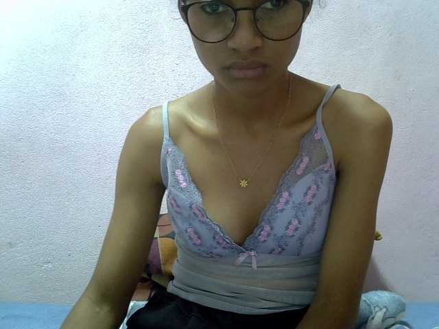 Yalane live cam on BongaCams