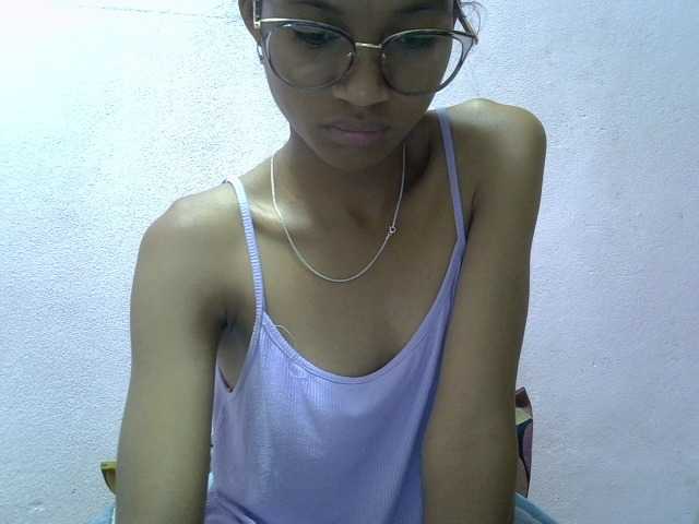 Yalane live cam on BongaCams