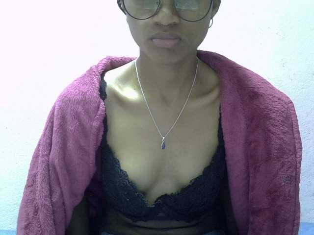 Yalane live cam on BongaCams