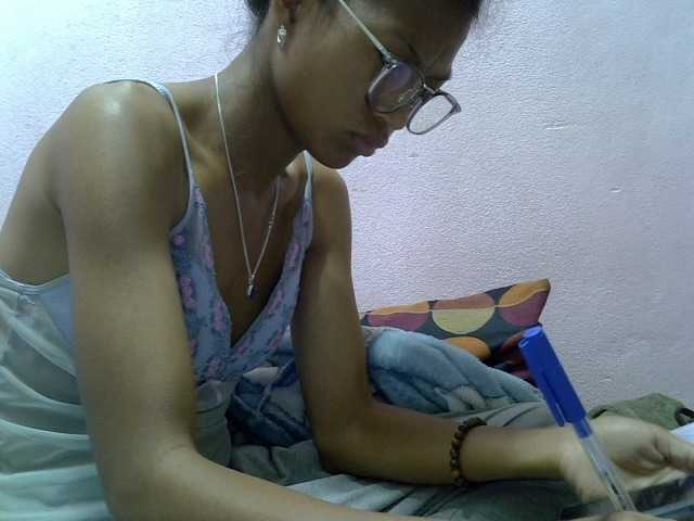 Yalane live cam on BongaCams