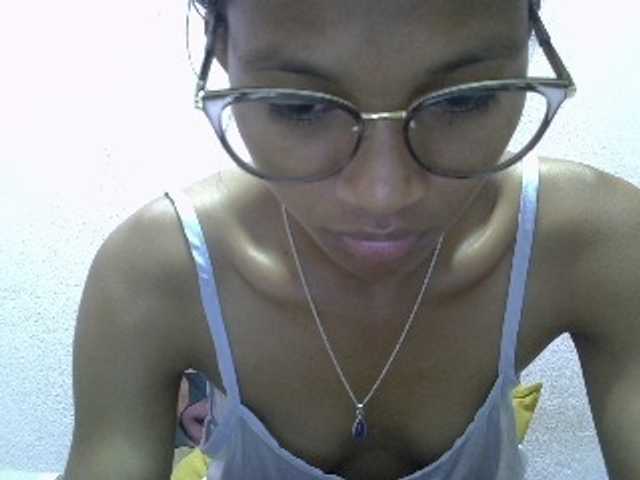 Yalane live cam on BongaCams