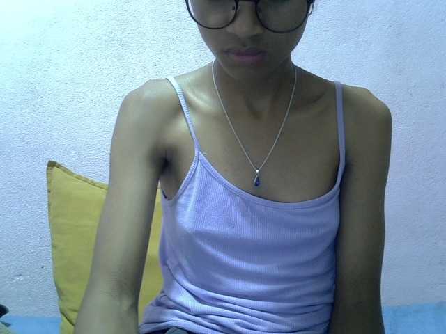 Yalane live cam on BongaCams