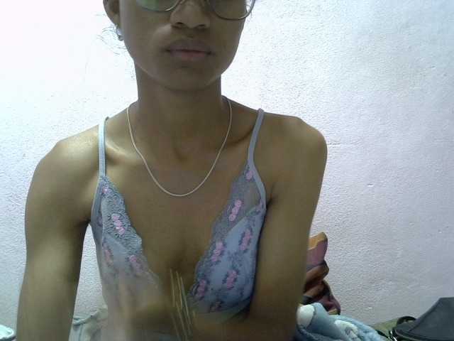 Yalane live cam on BongaCams
