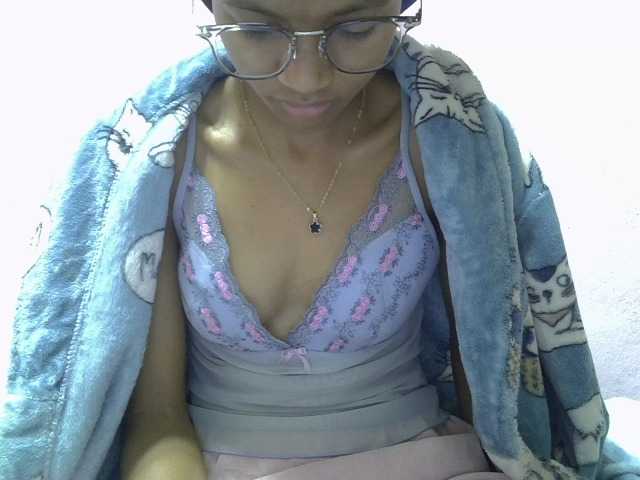 Yalane live cam on BongaCams