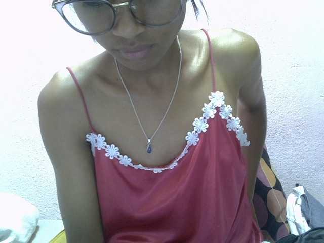 Yalane live cam on BongaCams