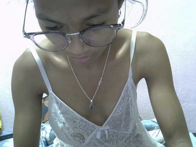 Yalane live cam on BongaCams