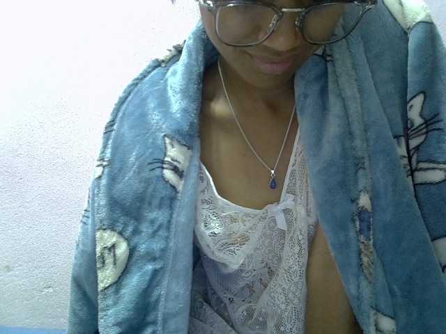 Yalane live cam on BongaCams