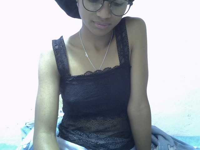 Yalane live cam on BongaCams