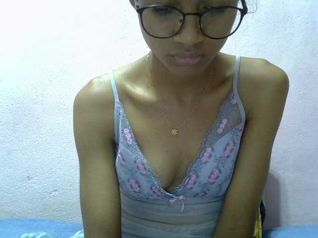 Yalane live cam on BongaCams