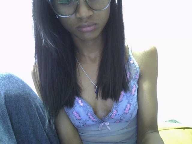 Yalane live cam on BongaCams