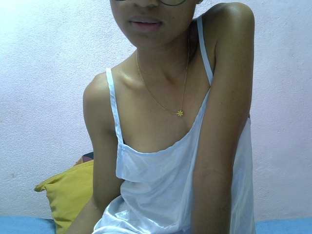Yalane live cam on BongaCams