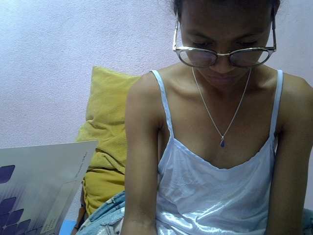 Yalane live cam on BongaCams