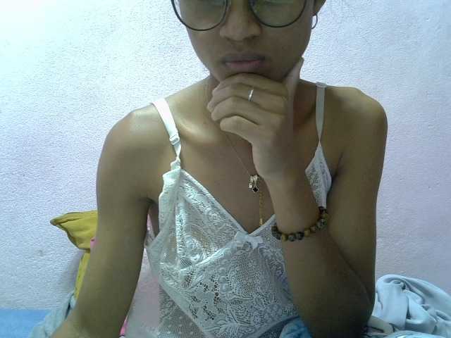 Yalane live cam on BongaCams