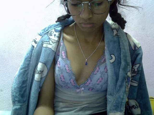Yalane live cam on BongaCams