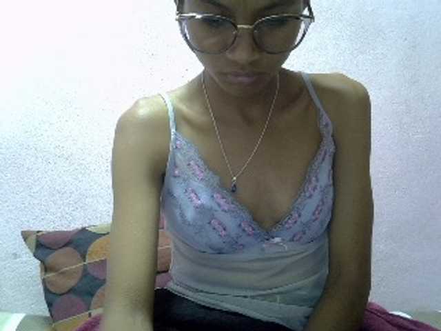 Yalane live cam on BongaCams