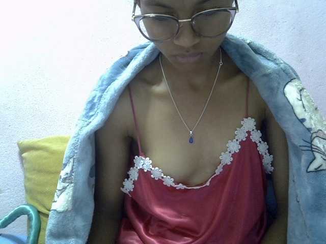 Yalane live cam on BongaCams