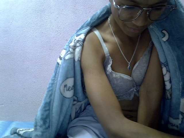 Yalane live cam on BongaCams
