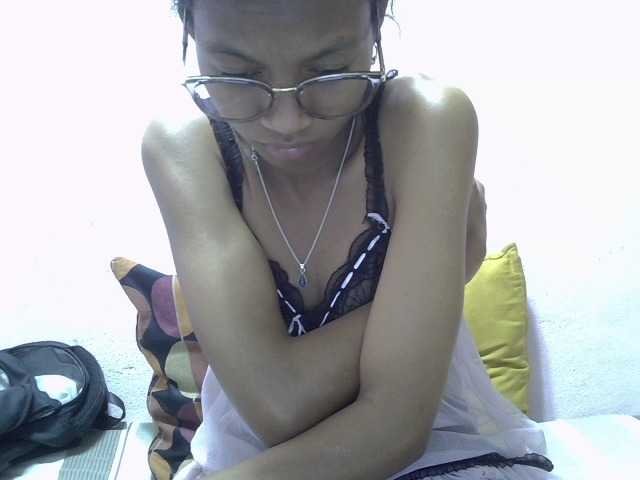 Yalane live cam on BongaCams