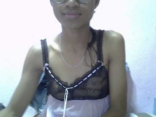 Yalane live cam on BongaCams
