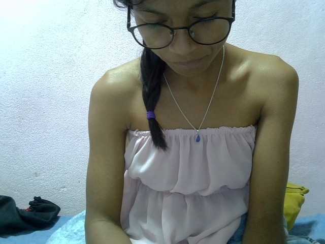 Yalane live cam on BongaCams