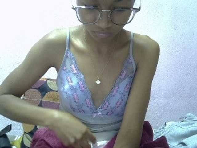 Yalane live cam on BongaCams