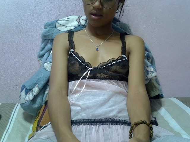 Yalane live cam on BongaCams